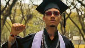 Chavoso da USP em sua formatura no curso de ciências sociais na USP, a foto foi feita pela fotógrafa @vickkalmeida